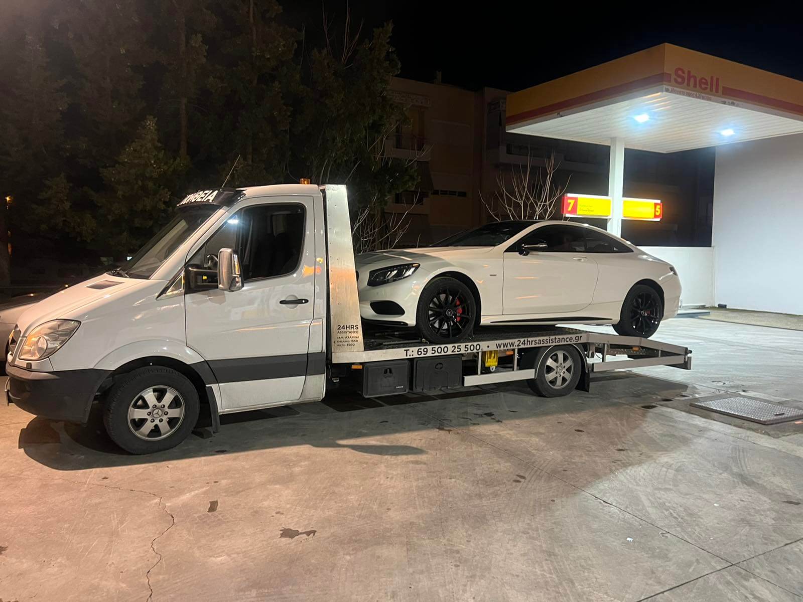 Ομάδα οδικής βοήθειας σε δράση